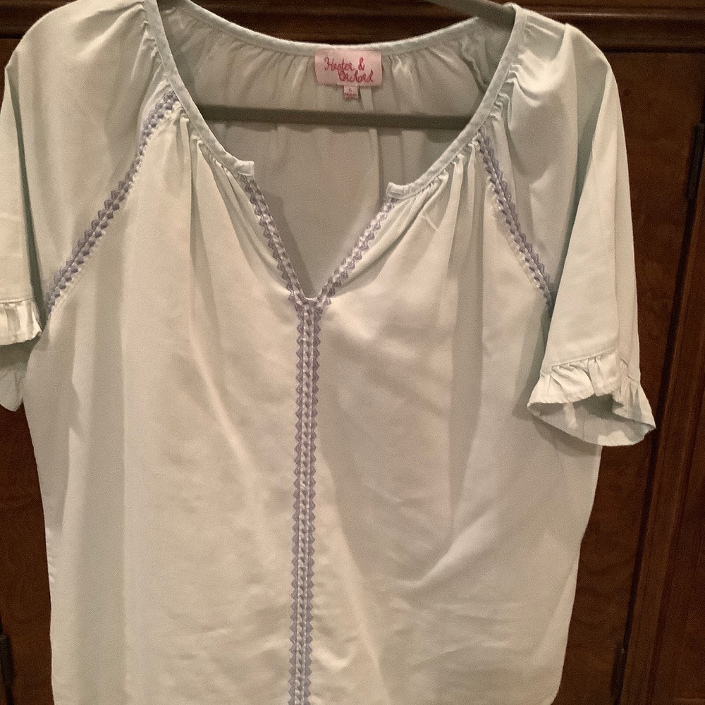 shortsleeved top